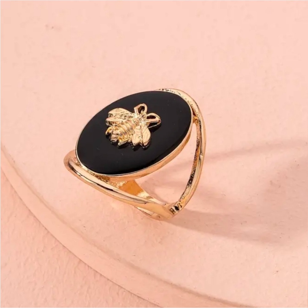 Oval Black & Gold Bee Statement Ring - image 4